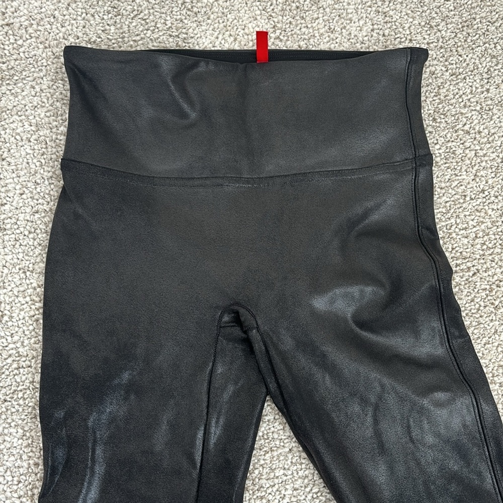 *SPANX* Faux Leather Leggings, black, size medium long, LIKE NEW! Barely worn! - Picture 2 of 7